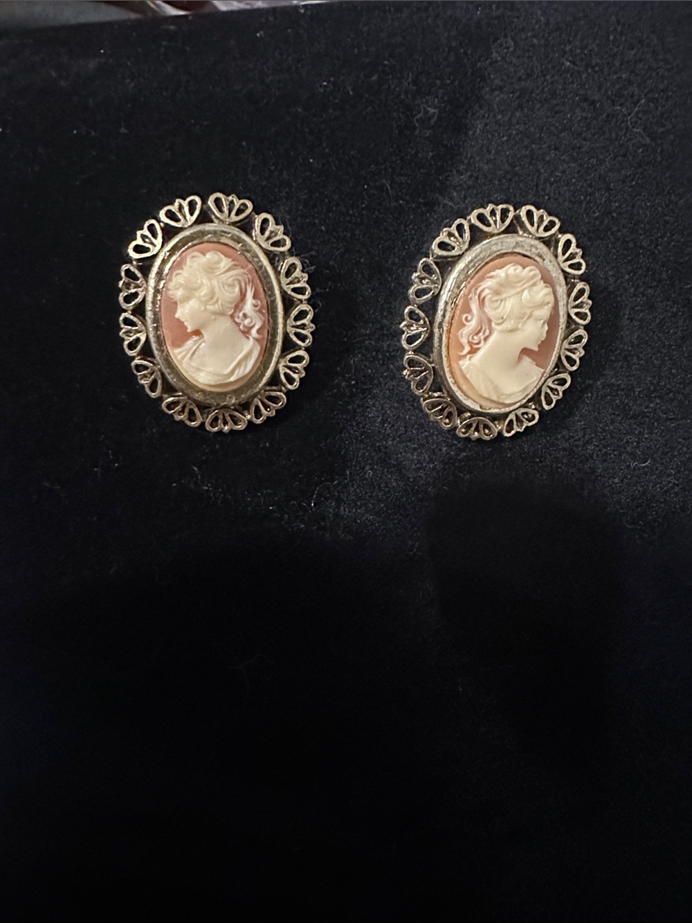 Classic Cameo Portrait Stud Earrings in Peach and Ivory - Unbranded